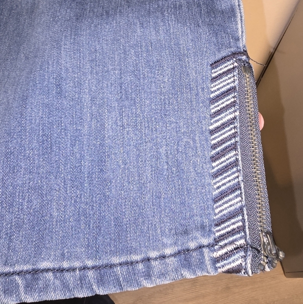 NWT! Avenue Denim Capri Side Zip Leg Cropped Blue Jeans Stretch Women's Plus 16 - Picture 3 of 8
